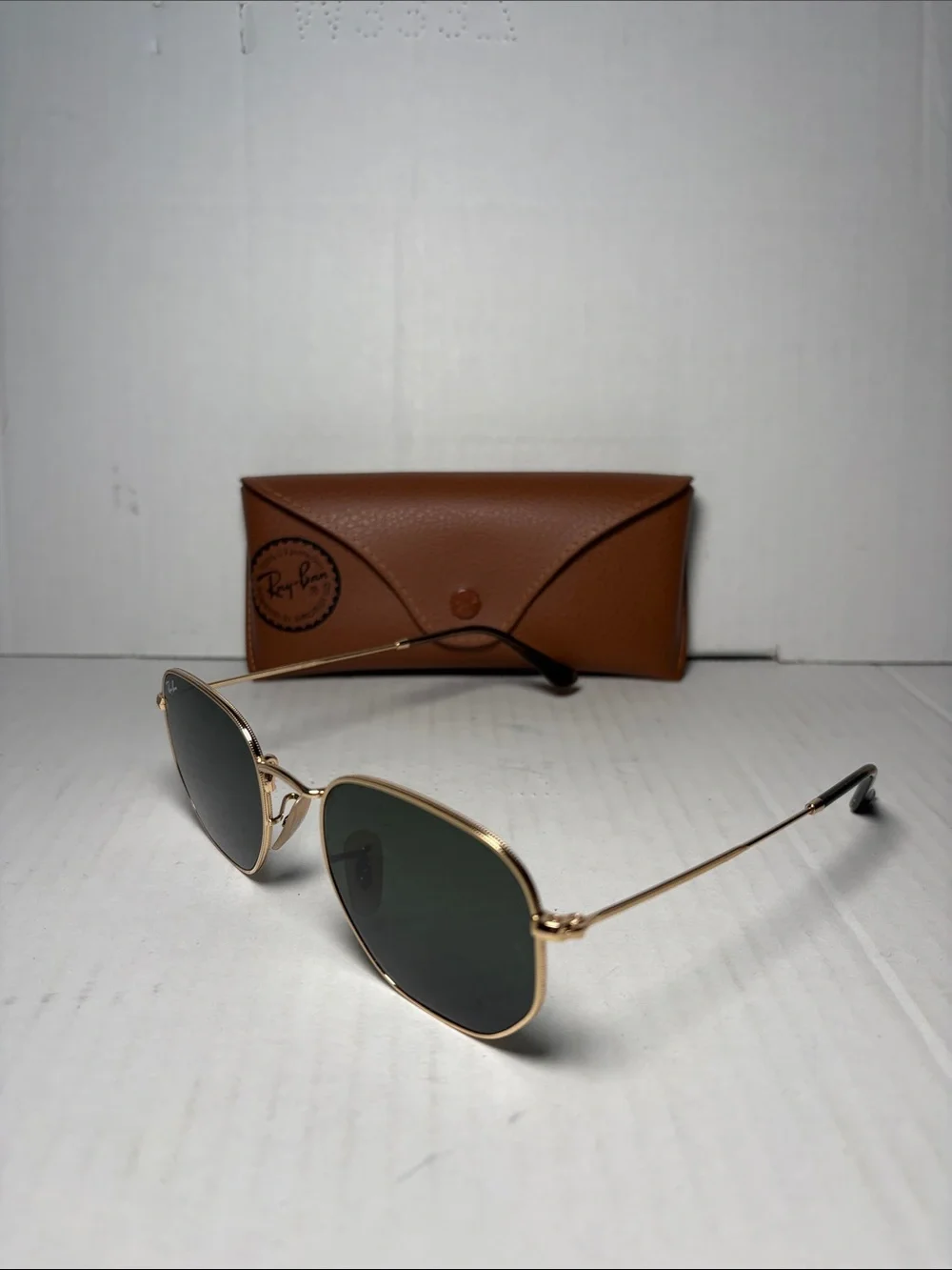 Ray-Ban Men's Gold Frame Sunglasses with Dark Green Lenses and Brown Case